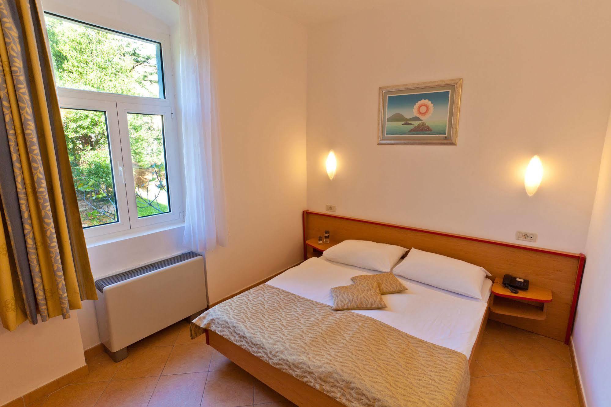 Villa Tamaris - Hotel Resort Drazica Кърк Екстериор снимка