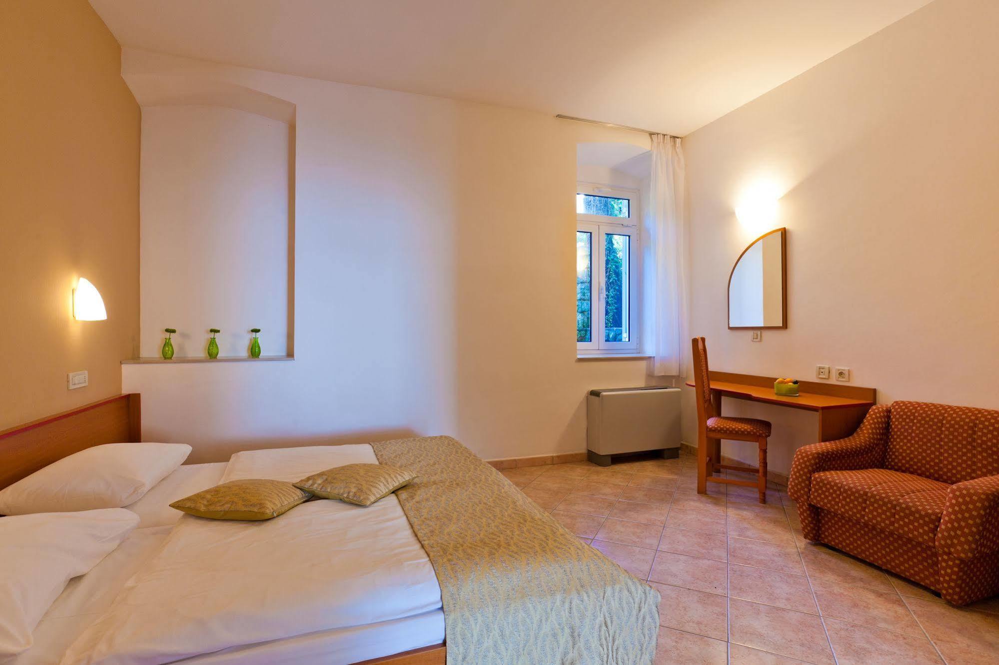 Villa Tamaris - Hotel Resort Drazica Кърк Екстериор снимка