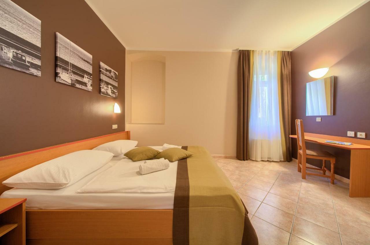 Villa Tamaris - Hotel Resort Drazica Кърк Екстериор снимка